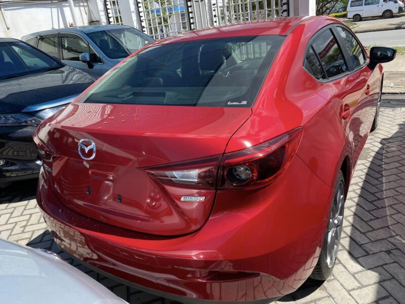 Mazda Axela, 2016 (with sunroof)