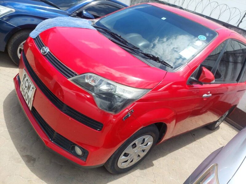 Toyota Spade, 2013 (Red)