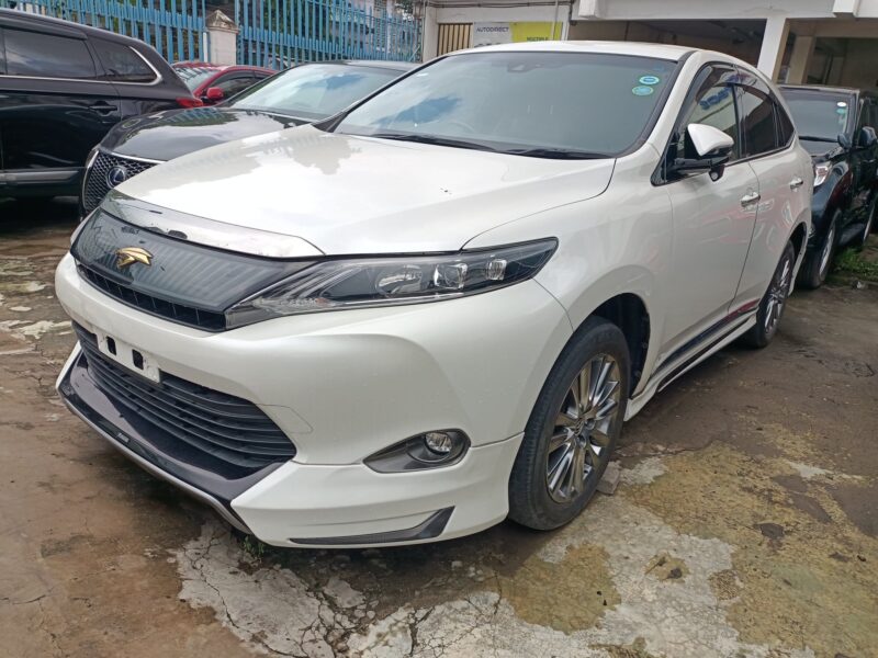 Toyota Harrier, 2016 (with sunroof, body kit)