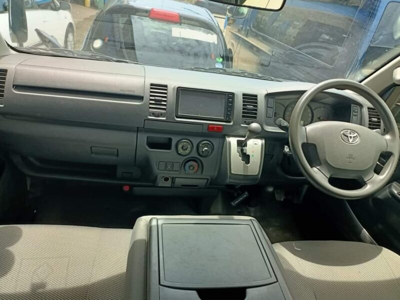 Toyota HiAce 7L, 2016 (Petrol, Automatic)